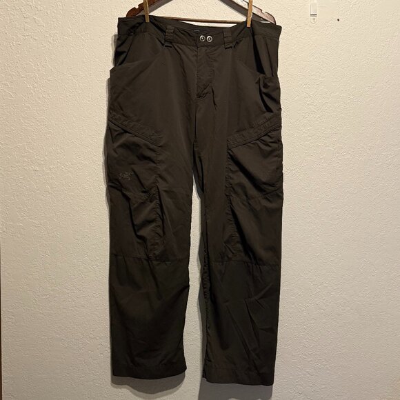 Arc'teryx Men’s Dark Olive Hiking Pants Size 38x30 Technical Outdoor Trail Cargo - Picture 1 of 14